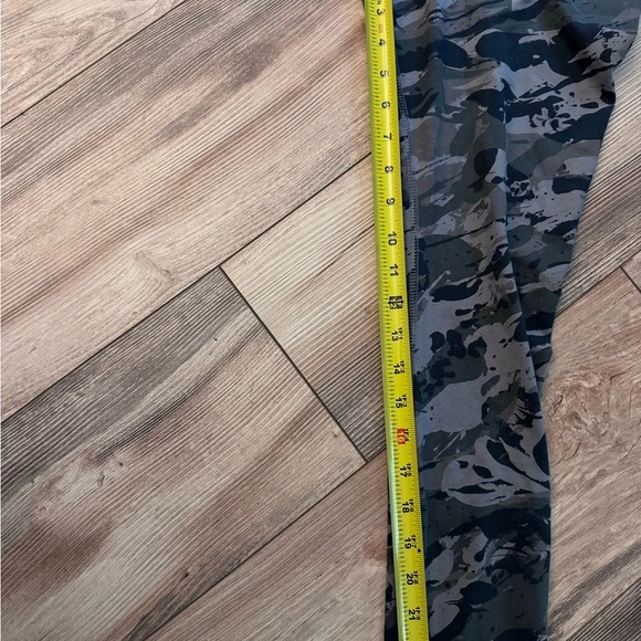 Nike Women's Small Just Do It Athletic Leggings Gray/Green Camo - Picture 3 of 7